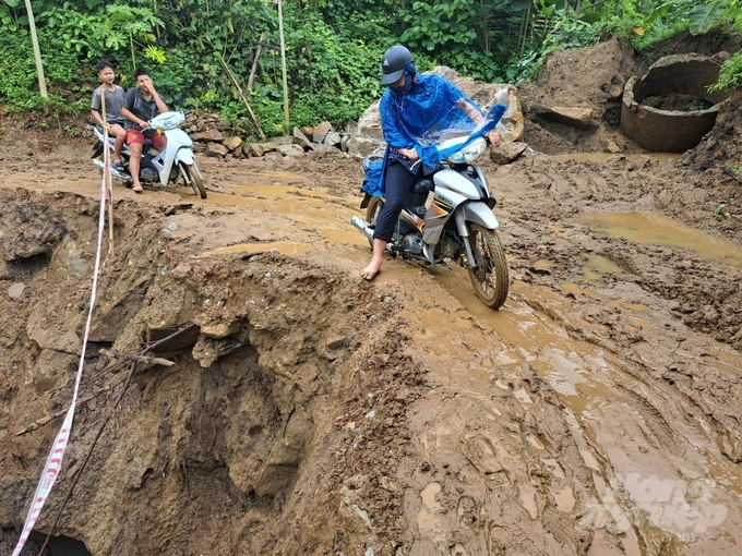 Đường vào bản Tân Hương, xã Tam Chung, huyện Mường Lát. Ảnh: CTV.