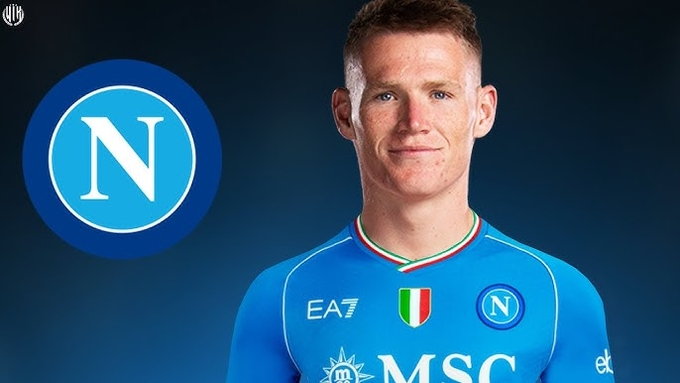 Scott McTominay sang Italia chơi bóng cho Napoli.