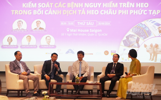 Các diễn giả chia sẻ về những giải pháp trong kiểm soát các bệnh nguy hiểm trên heo. Ảnh: Nguyễn Thủy.