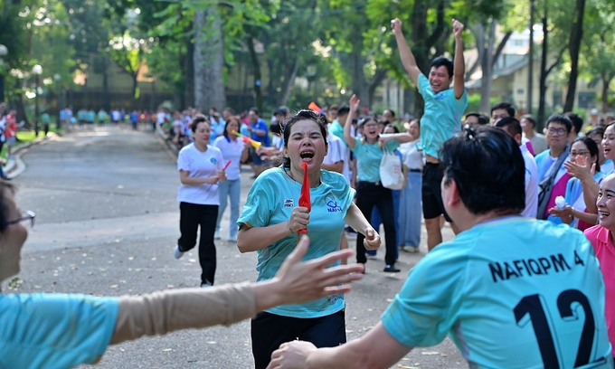 Niềm vui khi cán đích của một VĐV đến từ Trung tâm Chất lượng Chế biến và Phát triển thị trường vùng IV. Ảnh: Tùng Đinh.