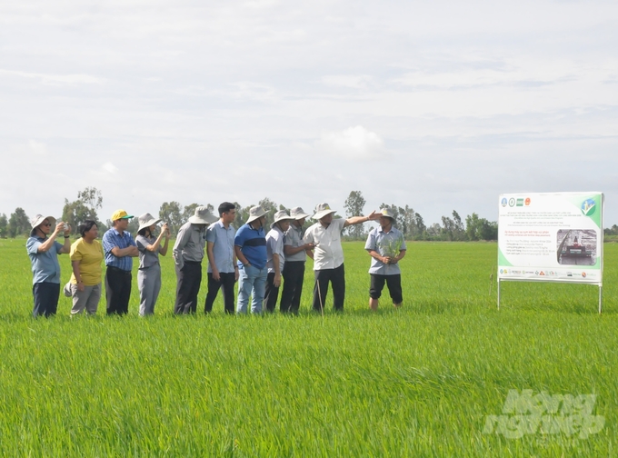 Deputy Minister of Agriculture and Rural Development Tran Thanh Nam requested the agricultural sector of localities participating in the Project to increase training for community agricultural extension forces to participate in the Project. Photo: Trung Chanh.