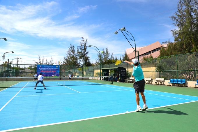 Môn tennis, nội dung dành cho lãnh đạo. Ảnh: Minh Lương.