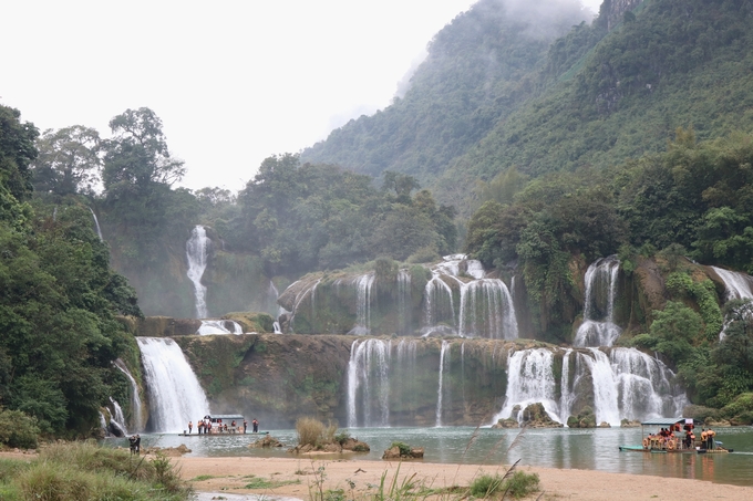 Thác Bản Giốc với vẻ đẹp hùng vĩ là trung tâm của Công viên địa chất toàn cầu Non nước Cao Bằng. Ảnh: Ngọc Tú.