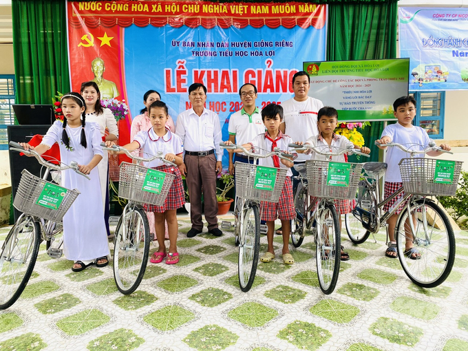 Chương trình hỗ trợ học sinh nghèo, giúp đỡ các gia đình có hoàn cảnh khó khăn không chỉ là hành động từ thiện mà còn là cam kết lâu dài của Công ty Nicotex Cần Thơ. Ảnh: Lê Hoàng Vũ.