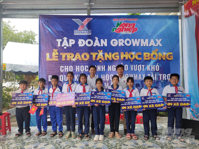 Tại trường THCS Lê Quý Đôn, xã Long Điền Đông, huyện Đông Hải, tỉnh Bạc Liêu, đại diện Tập đoàn GrowMax đã trao 20 chiếc xe đạp cho học sinh có hoàn cảnh khó khăn.