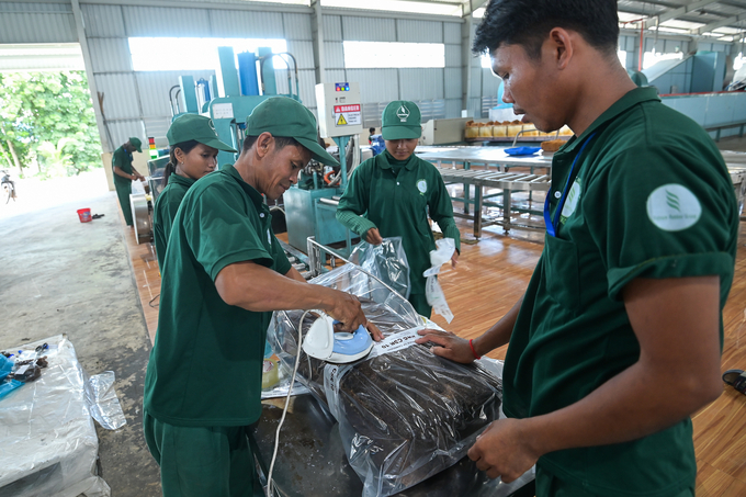 Cambodian youths working at the company's factory. Photo: Tung Dinh.