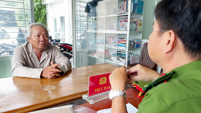 Ông Hồ Văn Út khai nhận tại Cơ quan Công an. Ảnh: Tiến Tầm.