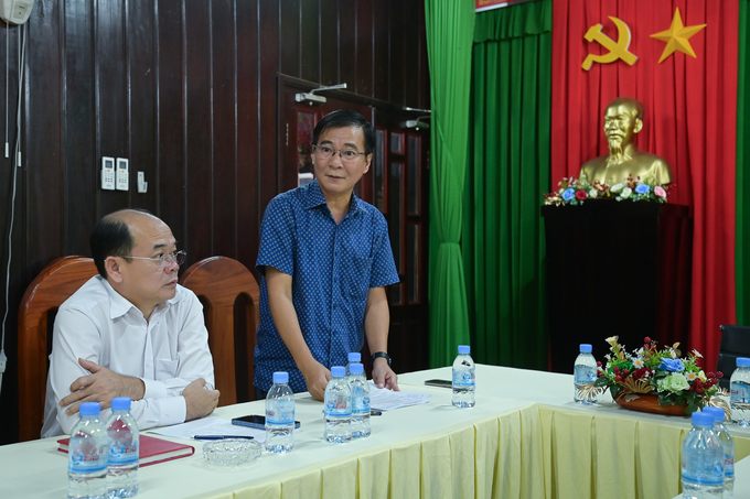 Mr. Lam Thanh Phu, the General Director of the company (standing), shares insights about the development journey spanning over 17 years in Cambodia. Photo: Tung Dinh.