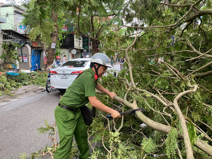 Sự vào cuộc tích cực, quyết liệt, trách nhiệm của lực lượng công an đã làm ấm lòng người dân.