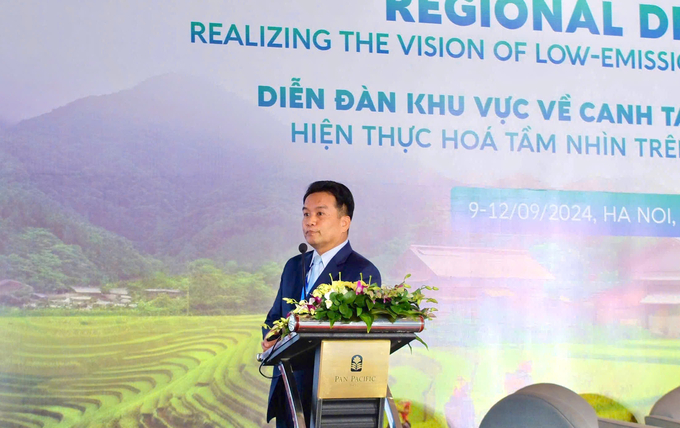 The Deputy Director of the Rice Department of Thailand (Ministry of Agriculture and Cooperatives of Thailand) shared their experience on rice traceability at the regional forum 'Low-Emission Rice Cultivation'. Photo: Quynh Chi.