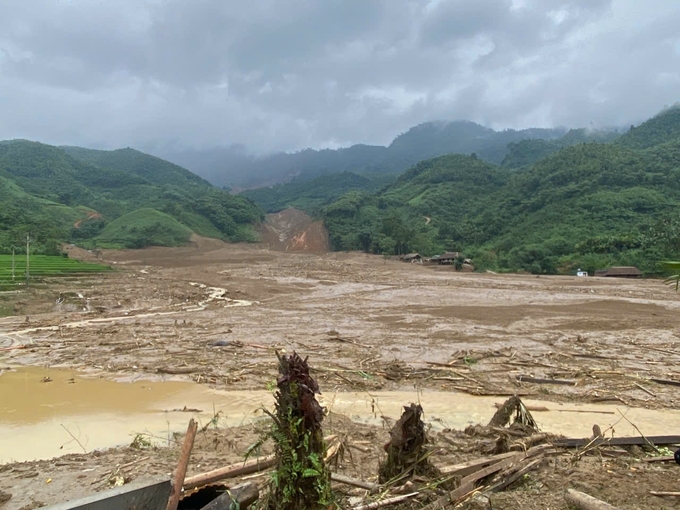 Mưa lớn kéo dài gây ra ngập úng, sạt lở đất trên địa bàn huyện Bảo Yên. Ảnh: Kiên Trung.