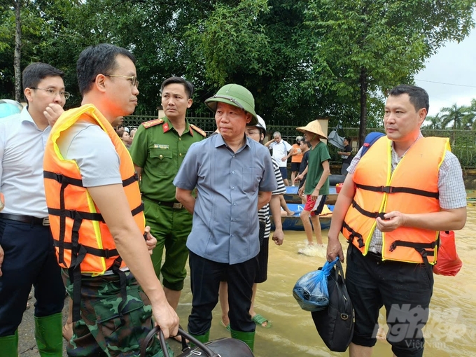 Công tác khắc phục hậu quả đang được triển khai tích cực tại các địa bàn. Ảnh: Thanh Tiến.