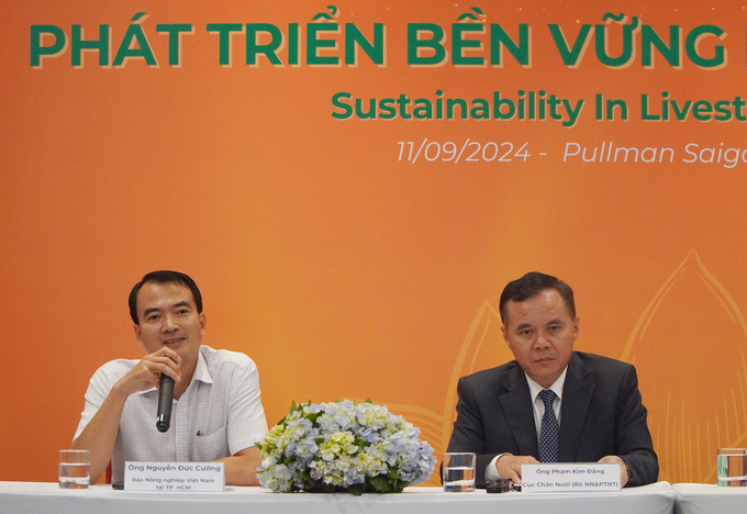 Mr. Nguyen Duc Cuong (left), Director of the Vietnam Agriculture News branch in Ho Chi Minh City, spoke at the press conference. Photo: Nguyen Thuy.