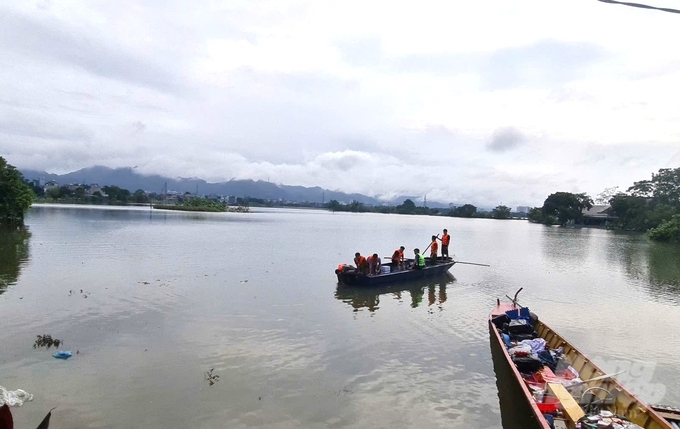 Cánh đồng phường Ỷ La, thành phố Tuyên Quang ngày 12/9 vẫn chìm sâu trong nước. Ảnh: Đào Thanh.