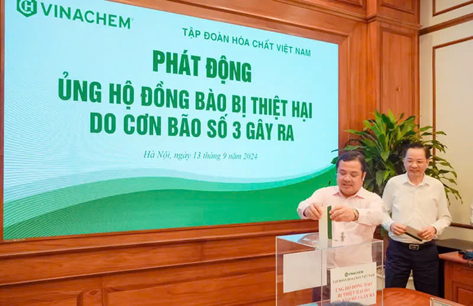 Lãnh đạo Tập đoàn Hóa chất Việt Nam phát động ủng hộ đồng bào bị ảnh hưởng bởi cơn bão số 3 (Yagi) sau lễ phát động.