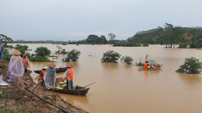 Bão số 3 và mưa do hoàn lưu gây ngập lụt nặng nề cho nhiều địa phương phía Bắc. Ảnh: Kiên Trung.