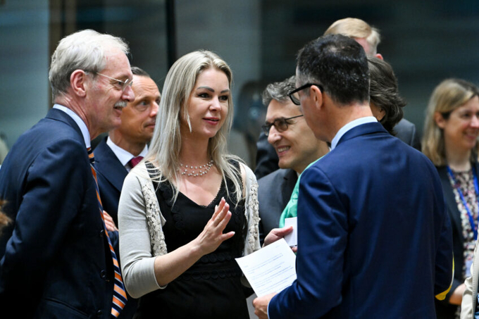 Femke Wiersma (second, left), the new minister of agriculture, claims not to have a choice in introducing the policies. Photo: Boerderij.