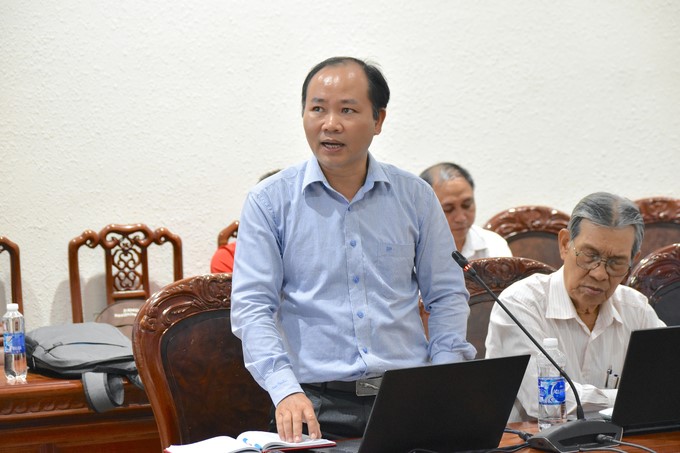 Dr. Tran Thai Hung reported research results at the Scientific Conference 'Research on distributed water storage solutions and technology to serve fruit tree areas in the Mekong Delta,' held in Tien Giang on August 16. Photo: Minh Dam.