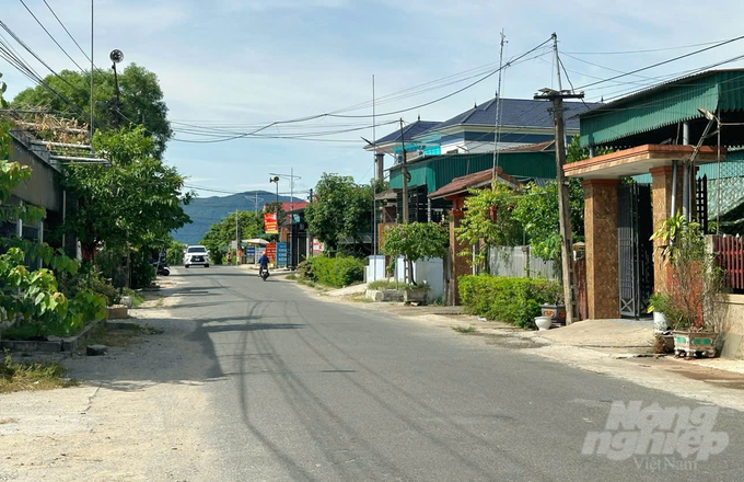 Để hoàn thành nhiệm vụ xây dựng NTM, trong vòng 1 năm 3 tháng tới, tỉnh Hà Tĩnh phải có thêm ít nhất 8 xã và 2 huyện được công nhận đạt chuẩn NTM nâng cao. Ảnh: Thanh Nga.