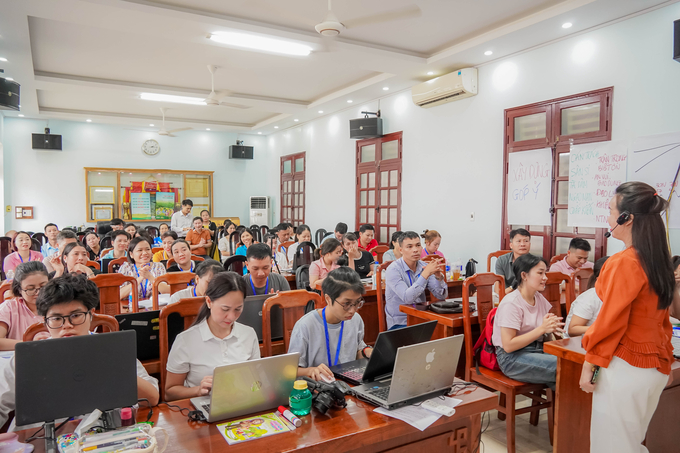 Video production class. Photo: Hai Phong Agricultural Extension Center.