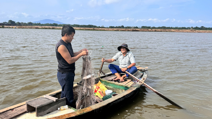 Nuôi xen ghép có thời gian thu hoạch kéo dài từ 2 - 3 tháng, giúp người nuôi có thu nhập thường xuyên, ổn định. Ảnh: Ánh Nguyệt.