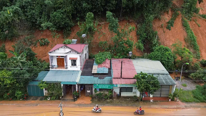 Cần đầu tư xây dựng các khu tái định cư an toàn để di dời các hộ dân trong khu vực nguy hiểm. Ảnh: Thanh Tiến.