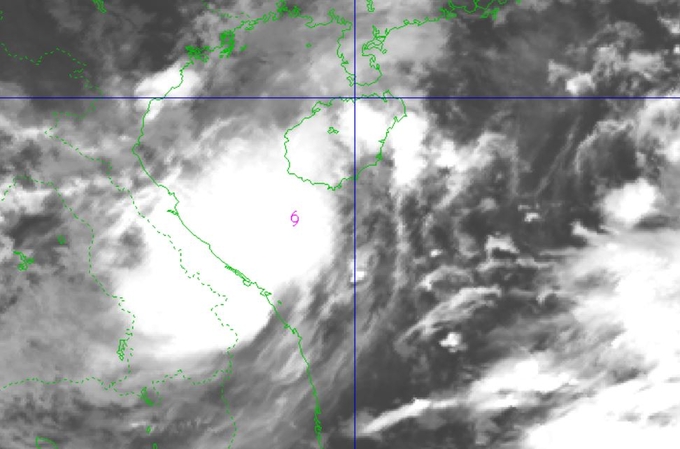 Bão số 4 đang nằm trên khu vực Biển Đông sau khi đi qua huyện đảo Hoàng Sa. Ảnh: NCHMF.