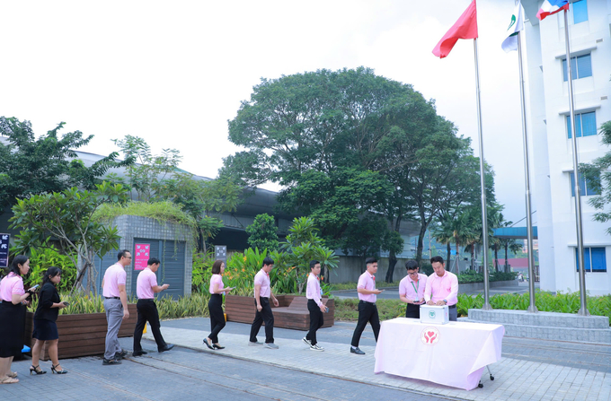 Cán bộ, công nhân viên của C.P. Việt Nam quyên góp hỗ trợ bà con bị ảnh hưởng nặng nề bởi bão số 3.