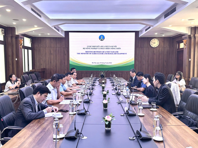 On the morning of September 19, Deputy Minister of Agriculture and Rural Development, Nguyen Hoang Hiep, met and worked with JICA Vietnam. Photo: Phuong Linh.