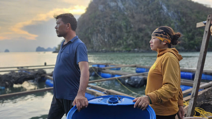 Fisherman Do Van Thuong and his wife said that although the storm swept away almost everything, they will still start over. Photo: Duc Binh.