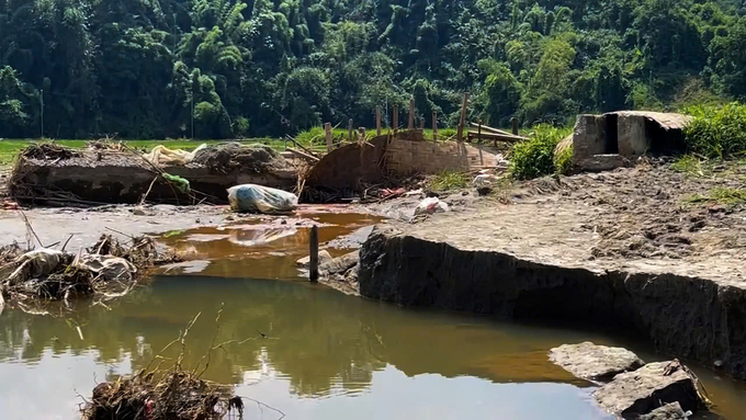 Na Lech dam and canal in Thanh Van commune (Cho Moi district, Bac Kan province) were completely damaged in the recent flood. Photo: Ngoc Tu.