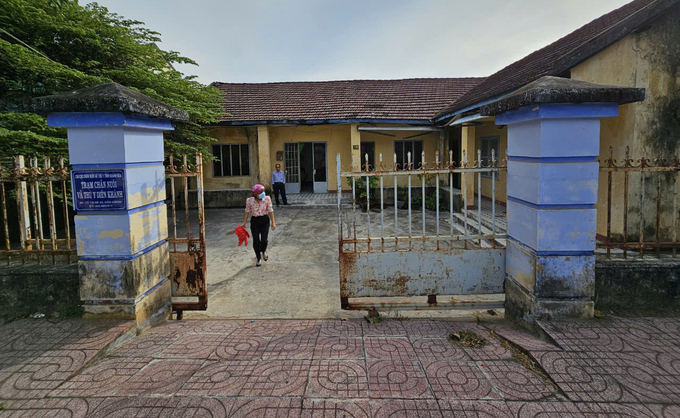 Dien Khanh District Livestock Production and Animal Health Station is degraded and dilapidated. Photo: KS.