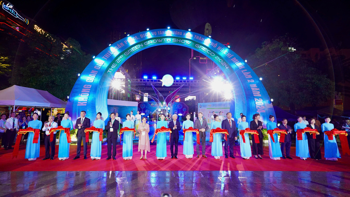 The opening ceremony of the Green growth products and services exhibition 2024 (GRECO 2024) took place on the evening of September 21st. Photo: Hoang Hung.