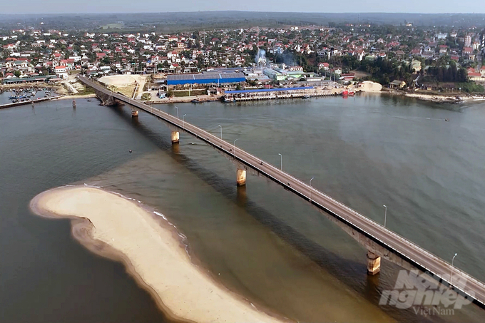 Challenges at fishing ports pose Quang Tri has faced difficulties in removing the European Commission’s (EC) 'yellow card' warning. Photo: Vo Dung.