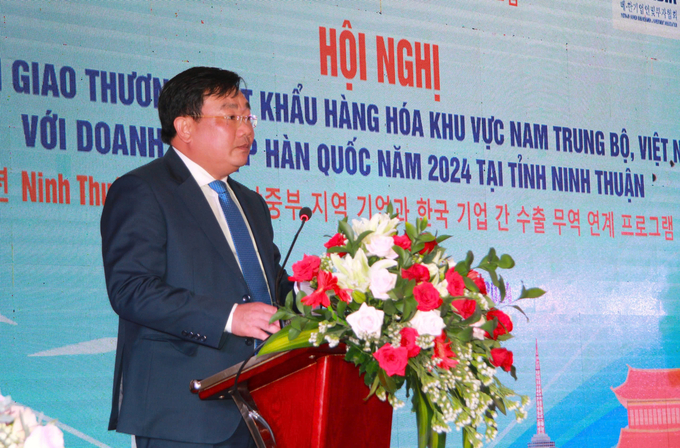 Mr. Trinh Minh Hoang, Vice Chairman of the Ninh Thuan Provincial People's Committee, spoke at the conference. Photo: TL.