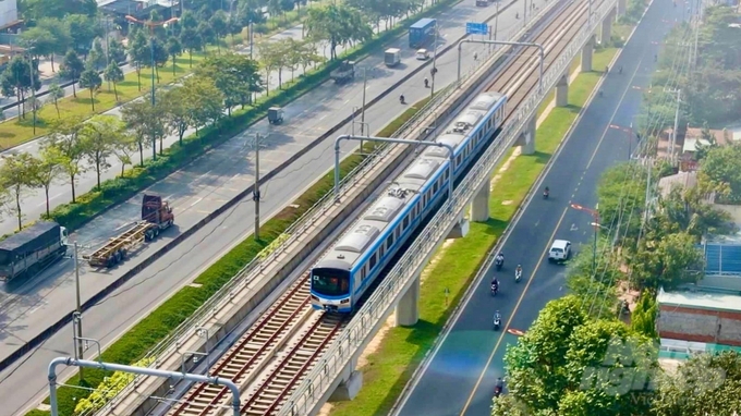 Thời gian qua, chủ đầu tư và nhà thầu liên tục vận hành thử nghiệm tàu metro số 1 để chuẩn bị vận hành thương mại cuối năm 2024. Ảnh: MAUR.