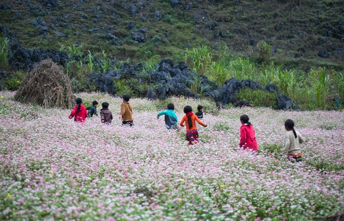 Thiên nhiên và con người Hà Giang. Ảnh: Huy Hà.