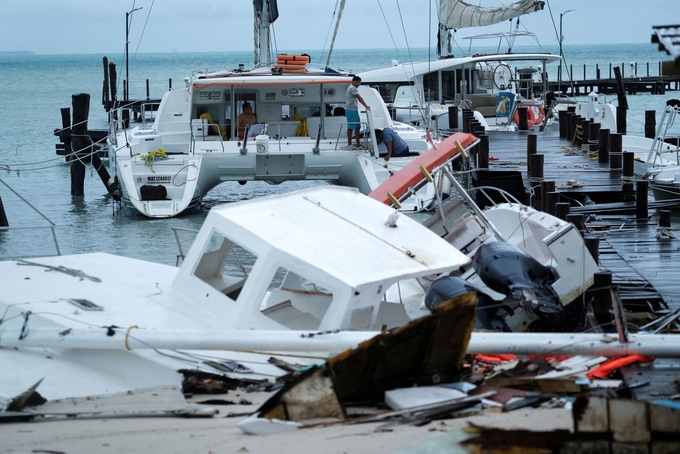 Thiệt hại do bão Helene gây ra ở Puerto Juarez, Cancun, Mexico. Ảnh: Reuters.