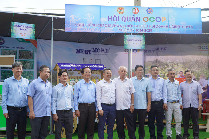 Hội quán OCOP Hóc Môn là chương trình 'Chợ phiên OCOP' được tổ chức định kỳ vào sáng thứ 7, Chủ nhật hằng tuần, với khoảng 15 gian hàng tham gia từ các hội viên, đối tác. Ảnh: Nguyễn Thủy.