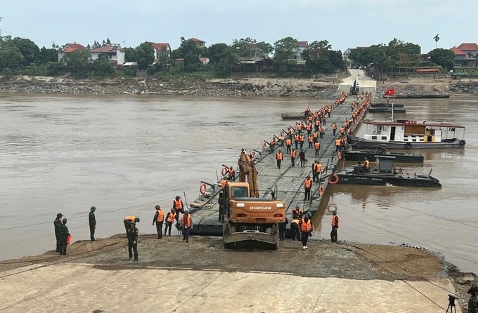 Xe thô sơ, xe máy, xe gắn máy, xe mô tô 3 bánh được phép lưu thông 2 chiều, vận tốc không quá 5km/h. Ảnh: Tạ Toàn.