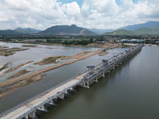 Toàn cảnh công trình đập dâng Phú Phong nằm trên địa bàn thị trấn Phú Phong (huyện Tây Sơn, Bình Định). Ảnh: V.Đ.T.