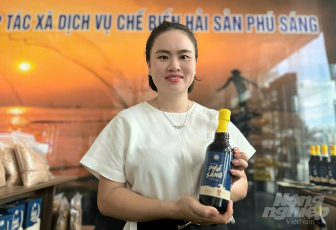 Chị Nguyễn Thị Sáng - Giám đốc HTX Phú Sáng. Ảnh: Thanh Nga.