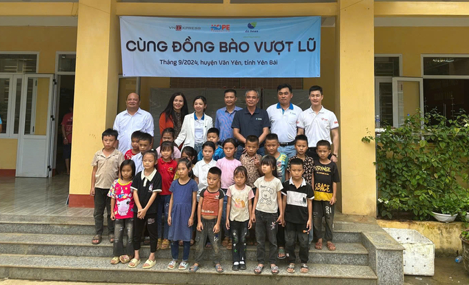 Right after Typhoon No. 3 passed, De Heus Vietnam immediately arrived in the severely affected areas to encourage and support local residents and students.