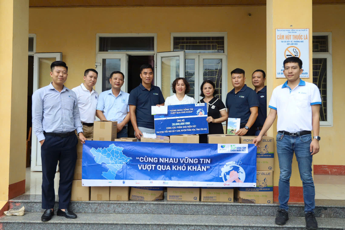 De Heus Vietnam carried out a series of charitable activities under the message 'Together we stand strong to overcome difficulties,' supporting the people after Typhoon No. 3.