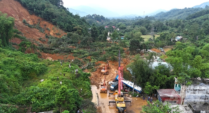 Mưa lớn, sạt lở đất tại Quốc lộ 2, đoạn qua địa bàn xã Việt Vinh, huyện Bắc Quang, tỉnh Hà Giang để lại thiệt hại nghiêm trọng về người và tài sản. Ảnh: Đào Thanh.