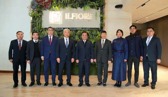 The delegation from the Ministry of Agriculture and Rural Development posed for a commemorative photo with representatives from Mongolia’s Ministry of Food, Agriculture, and Light Industry. Photo: ICD.