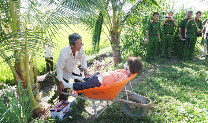 Tuyền đưa thi thể nạn nhân đến vị trí khác nhằm tạo hiện trường giả. Ảnh: Tiến Tầm.