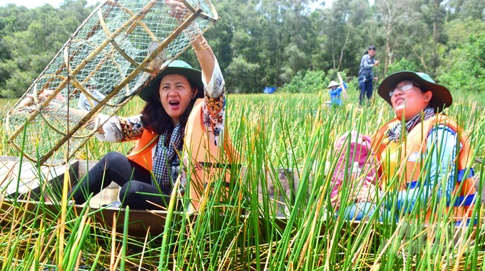 Experience eco-tourism services at Tram Chim National Park. Photo: Le Hoang Vu.