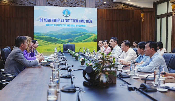 A meeting took place on October 1 between Deputy Minister of Agriculture and Rural Development Nguyen Hoang Hiep and UNICEF Representative in Vietnam. Photo: Duc Minh.