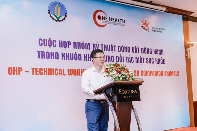 Mr. Nguyen Van Long, Director General of the Department of Animal Health, highly appreciated the role and significance of the Working Group, reflecting on hot issues of current events to implement the duties related to food safety control, rabies from companion animals slaughtering, etc. Photo: OHP. 